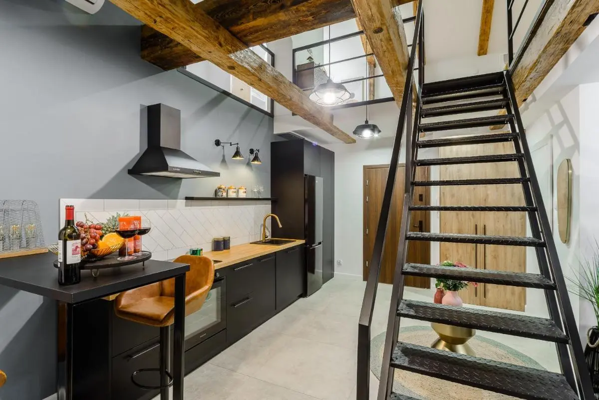 Image 4 of Lumina 2-level apartment with balcony