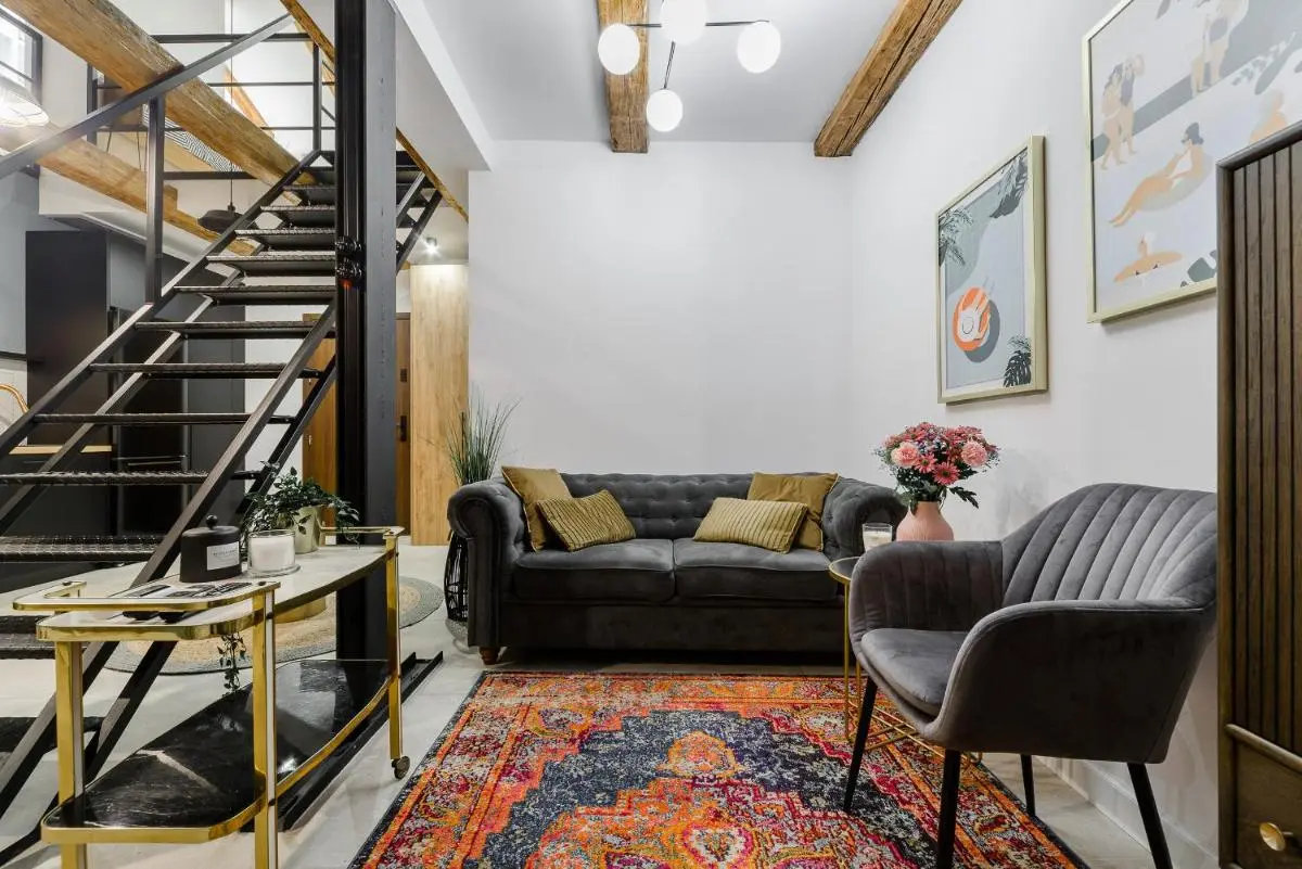 Image 3 of Lumina 2-level apartment with balcony