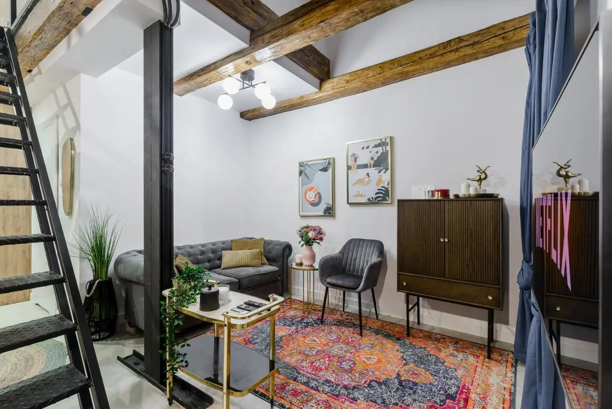 Image 2 of Lumina 2-level apartment with balcony