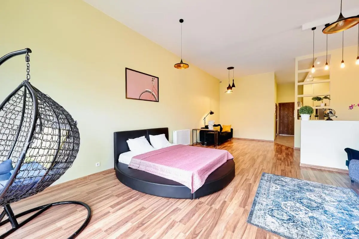 Image 4 of Lumina Loft Tymienieckiego with a view of the lake