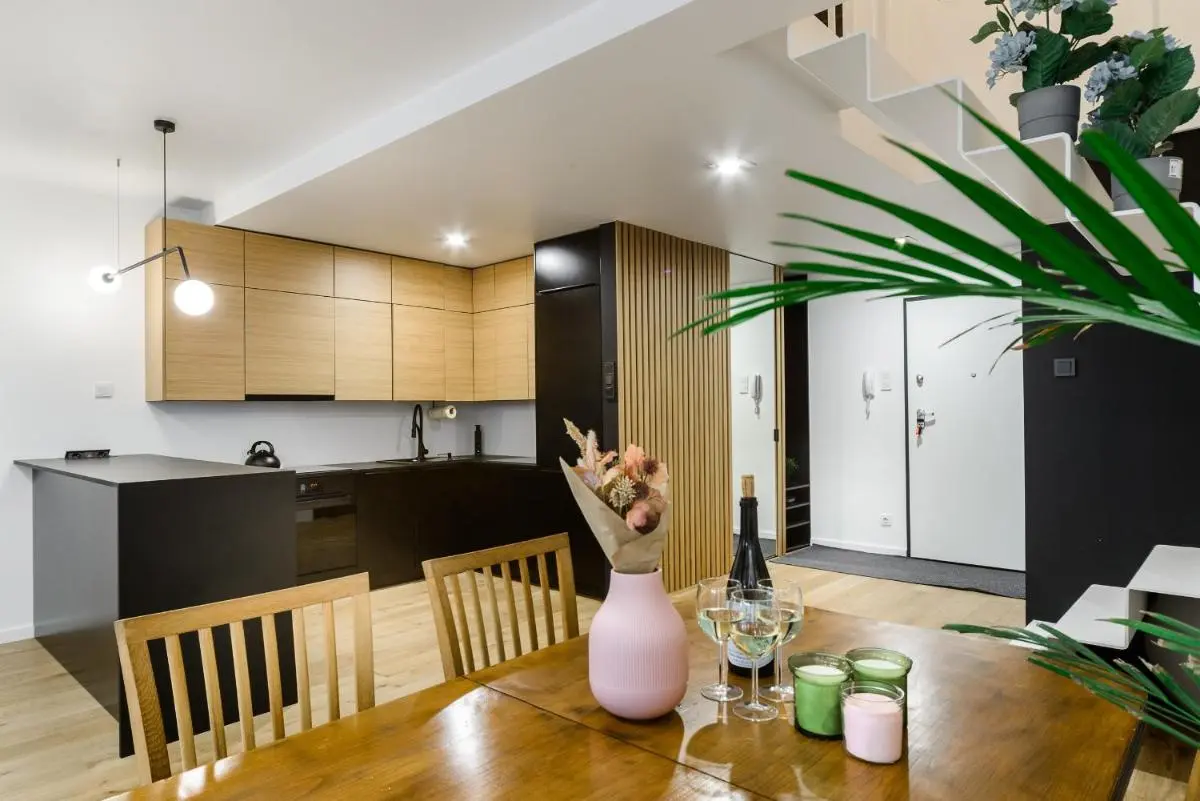 Image 2 of Lumina apartment with balcony overlooking the park