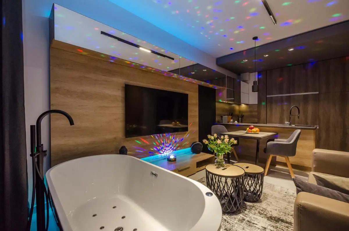 Image 1 of LupoApartments Premium z Klimatyzacją, Jacuzzi, Centrum, OFF Piotrkowska Klimatyzacja Parking w Cenie