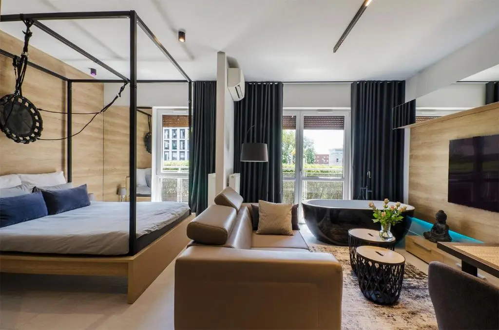 Image of LupoApartments Premium z Klimatyzacją, Jacuzzi, Centrum, OFF Piotrkowska Klimatyzacja Parking w Cenie