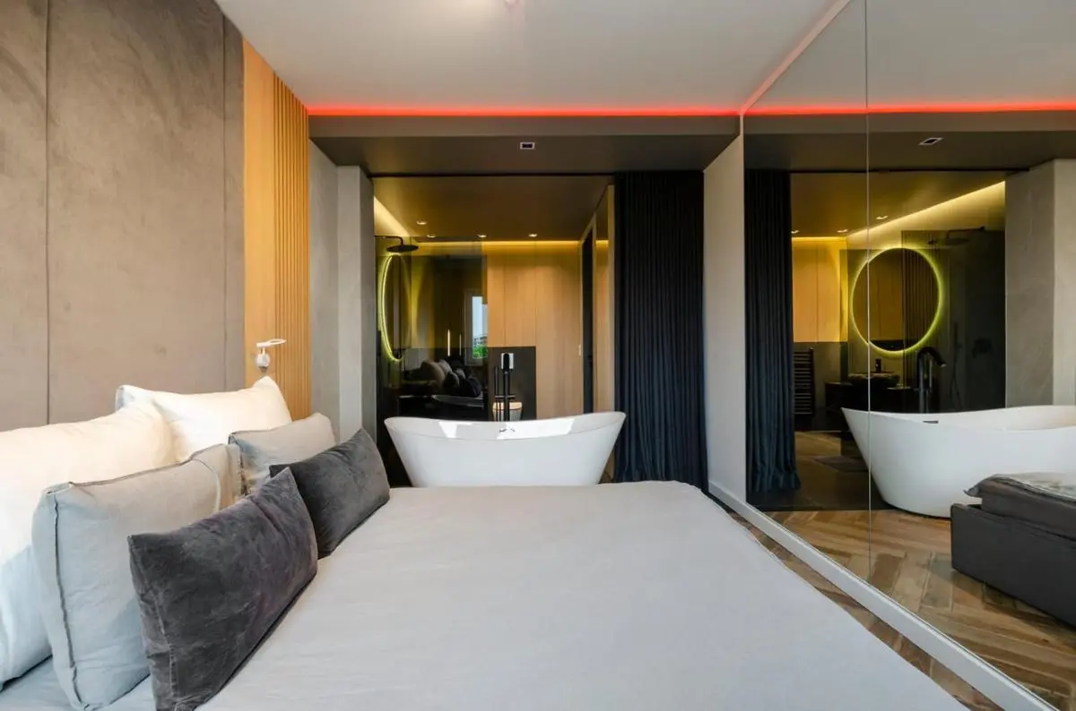 Image 2 of LupoApartments Premium z Klimatyzacją, Wanną w Sypialni Manufaktura Parking Dostęp na Kod