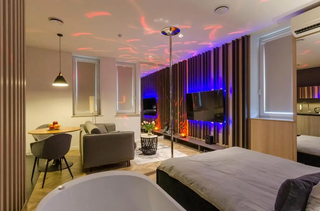 Image of LupoApartments z Klimatyzacją do wyboru z Jacuzzi Pole Dance Parking Dostęp na Kod