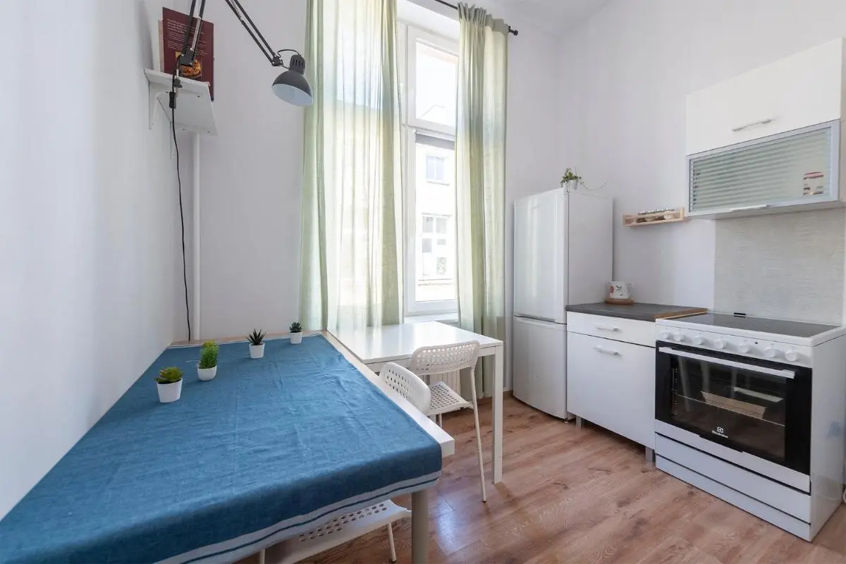 Image 3 of Luxury Location-Bright&Parking