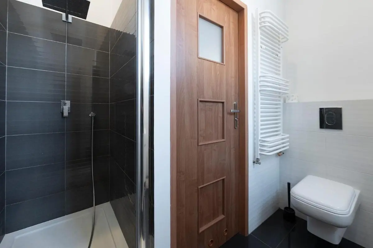 Image 6 of Luxury Location-Bright&Parking