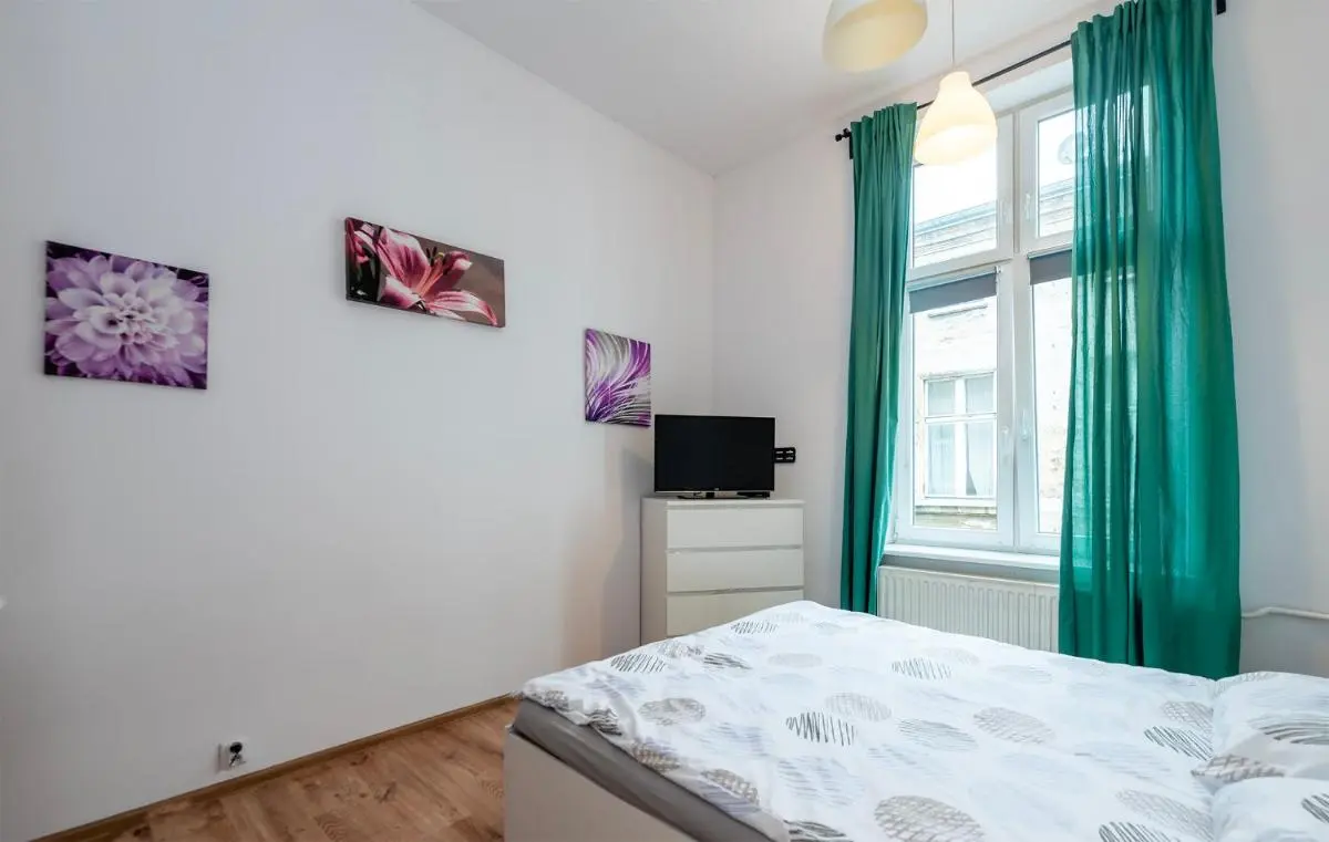 Image 1 of Luxury Location-Bright&Parking