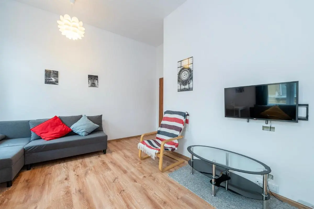 Image 4 of Luxury Location-Bright&Parking