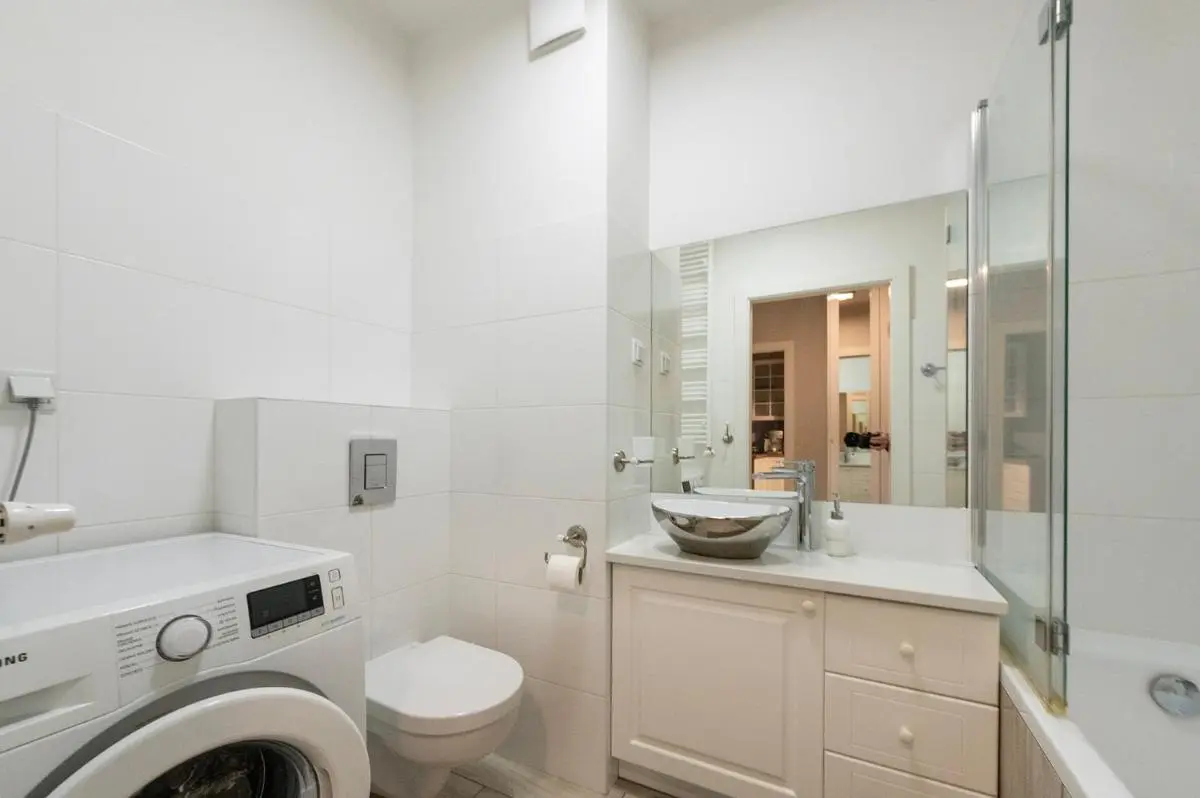 Image 2 of Luxury in City -12- Free Parking