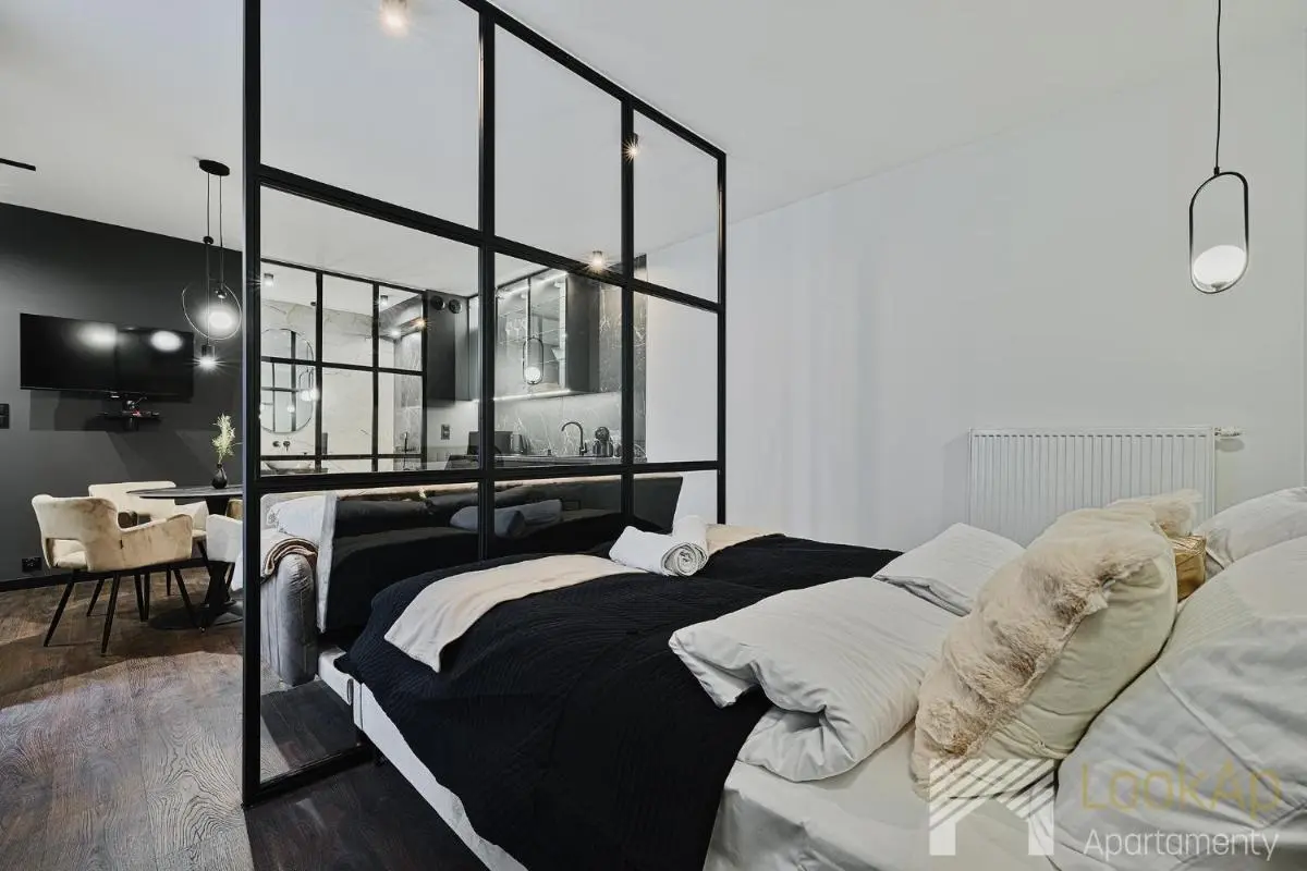 Image 1 of MI9 by LookAp