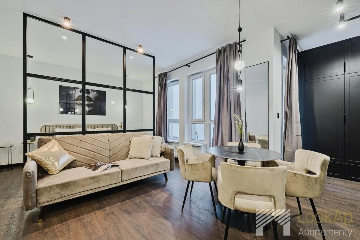 Image 3 of MI9 by LookAp