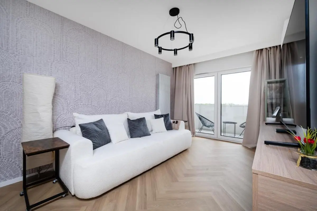 Image 4 of Manufaktura Suites – 76m2, Parking, AirCon – by Rentujemy