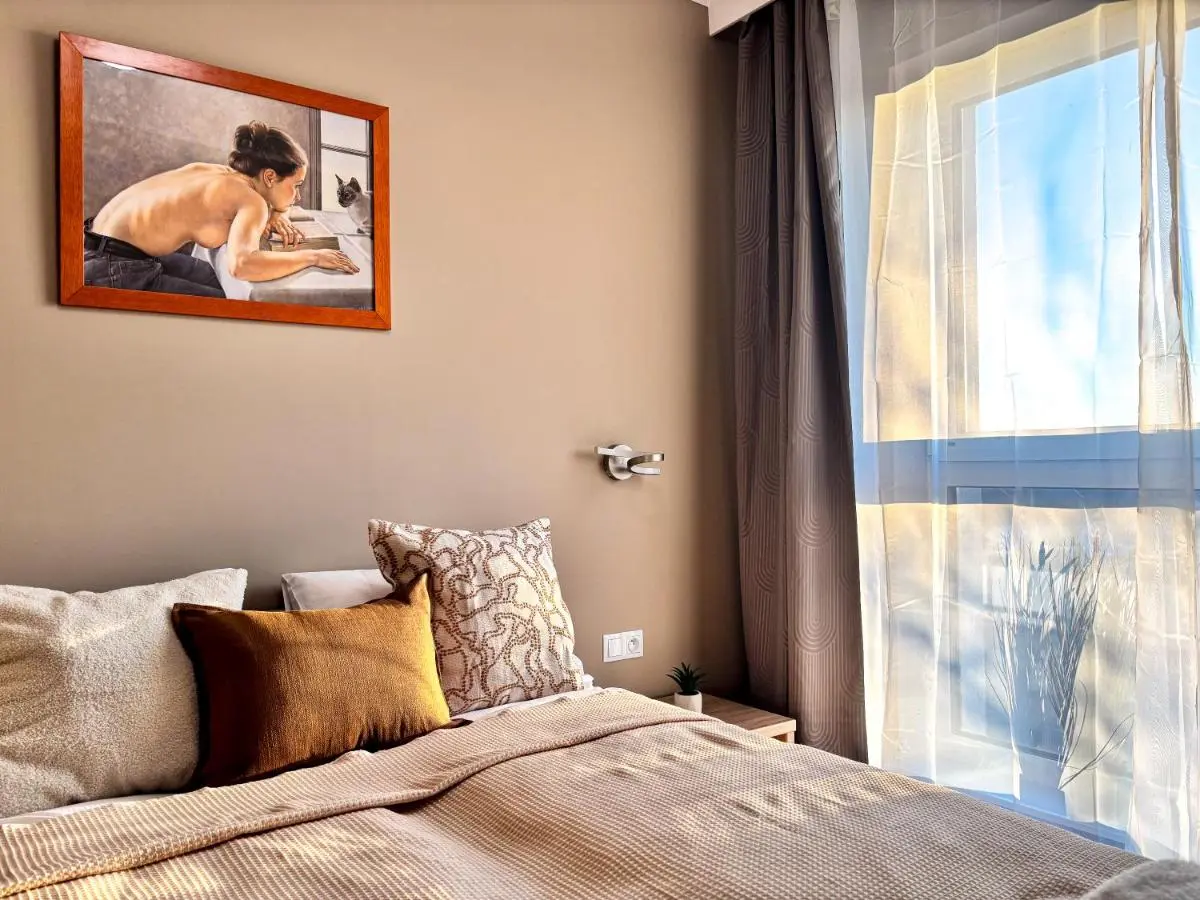 Image 1 of Meet and Greet, apartament przy hali koncertowej