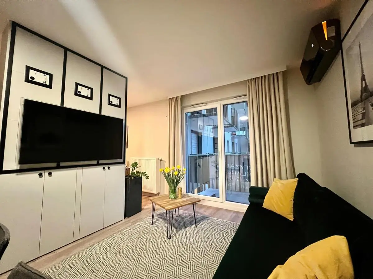 Image 4 of Milionowa 8 – Komfortowe Studio z Garażem i Klimatyzacją