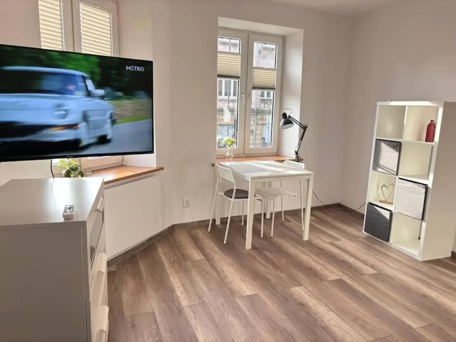 Image 2 of Narożna kawalerka 49