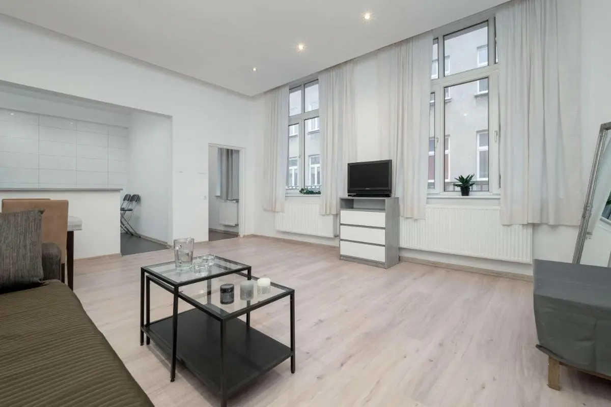 Image 3 of Nowomiejska Spacious Studio Near Plac Wolności in Łódź by Noclegi Renters