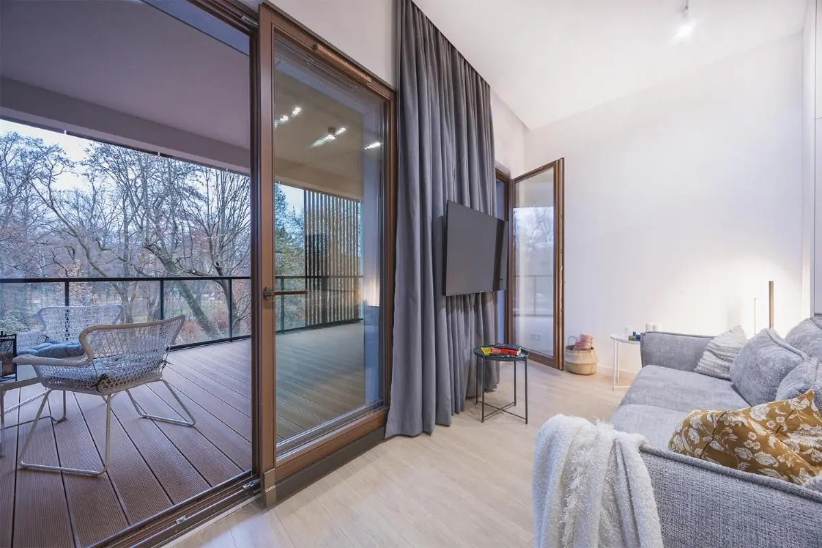 Image 1 of Park Zen, taras i widok na park