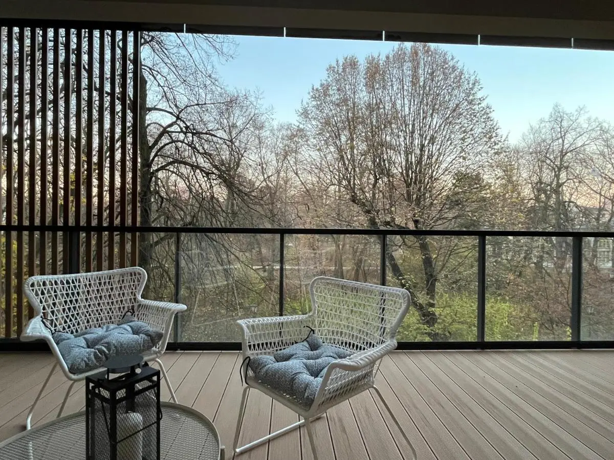 Image 4 of Park Zen, taras i widok na park