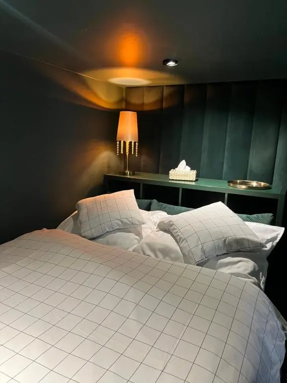 Image of Piotrkowska 37 Green Leaf