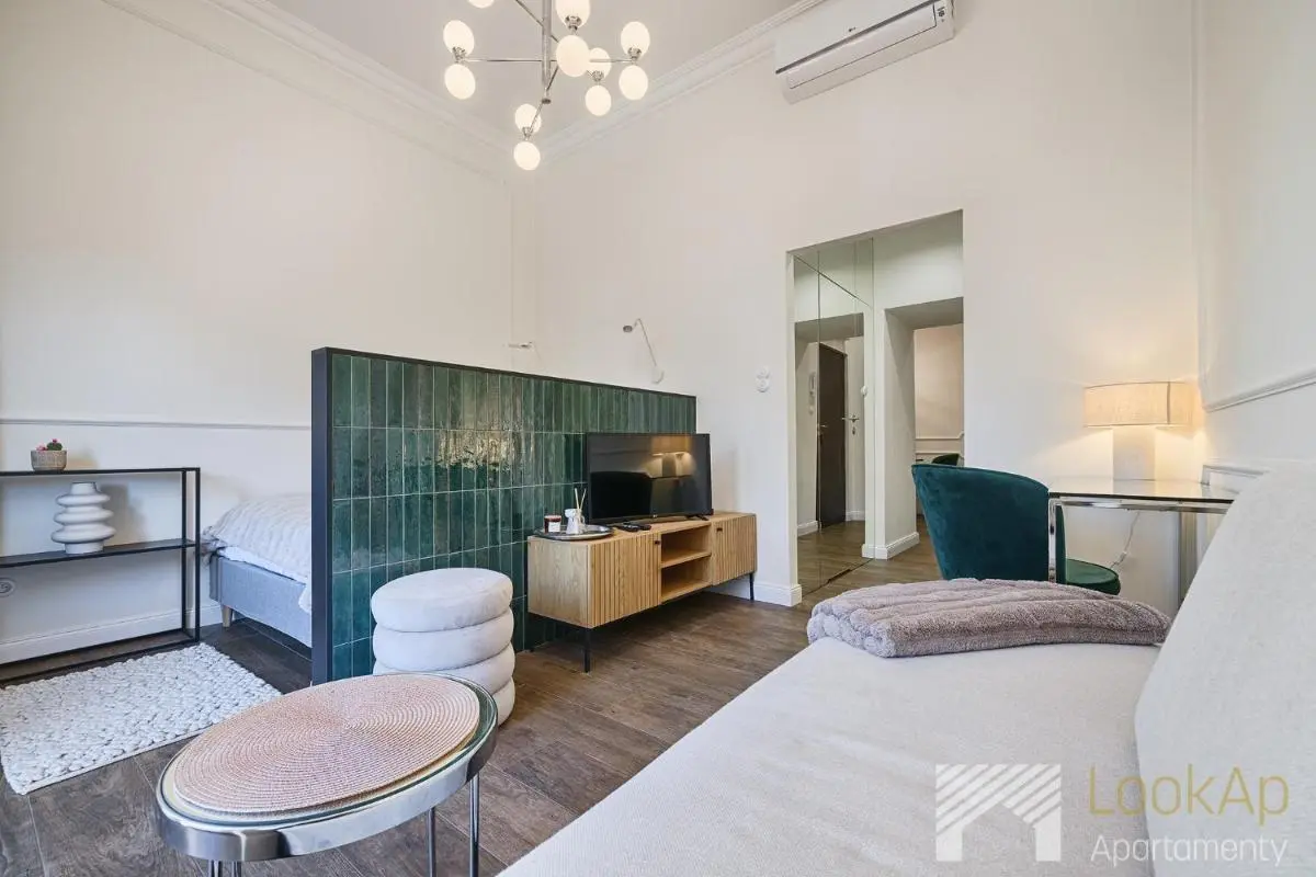 Image 1 of Polonia Residence Glamour by LookAp