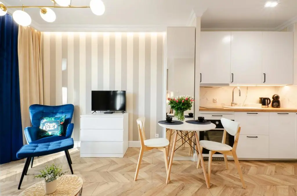 Image of SKY Home- Blue Apartament -Manufaktura, Bezpłatny Parking, Klima, Dostęp na KOD