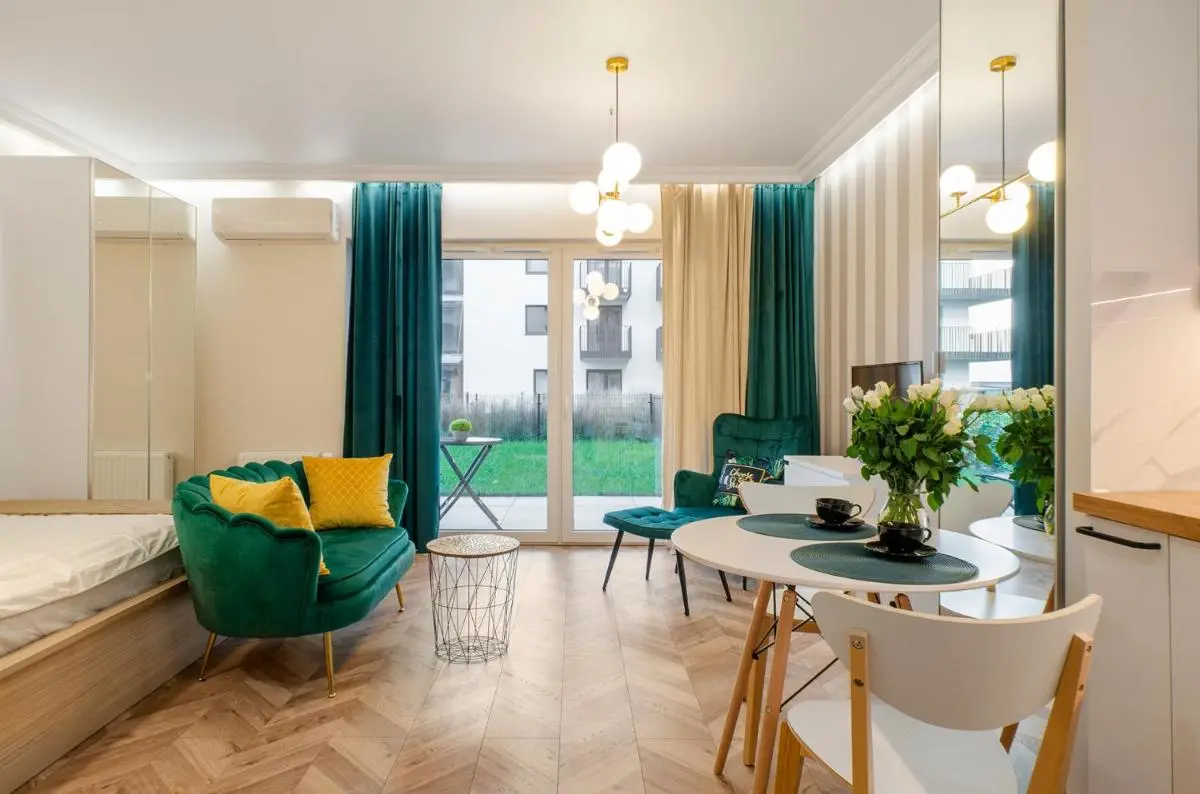 Image 1 of SKY Home- Green Apartament -Manufaktura, Bezpłatny Parking, Klimatyzacja, Dostęp na KOD