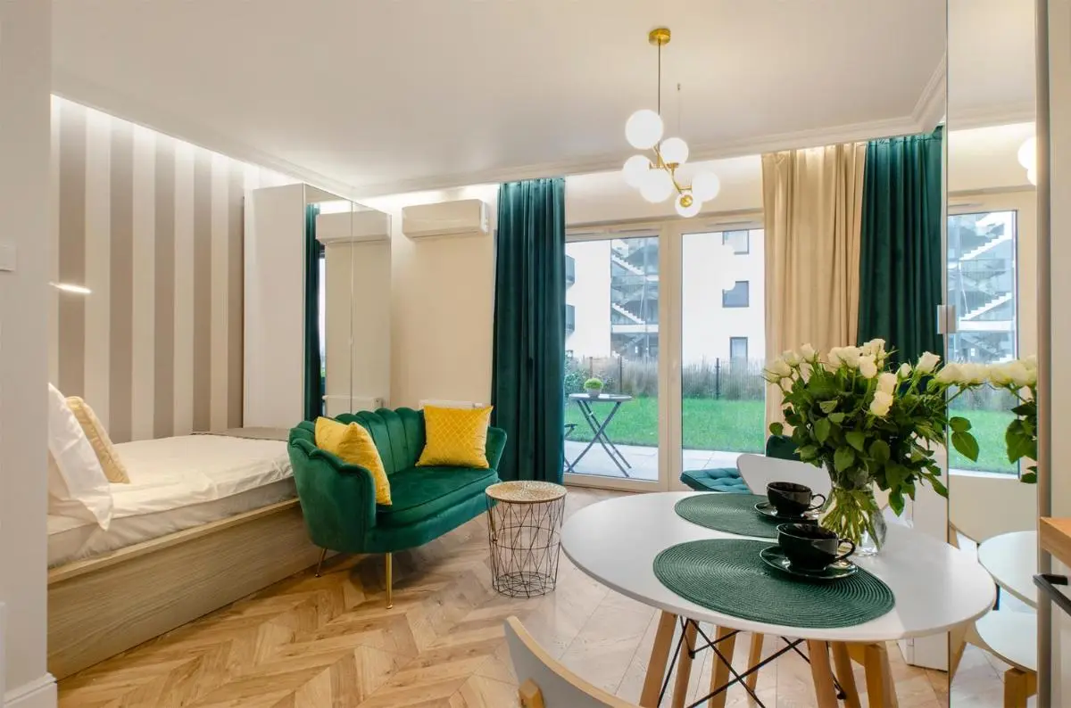 Image 2 of SKY Home- Green Apartament -Manufaktura, Bezpłatny Parking, Klimatyzacja, Dostęp na KOD