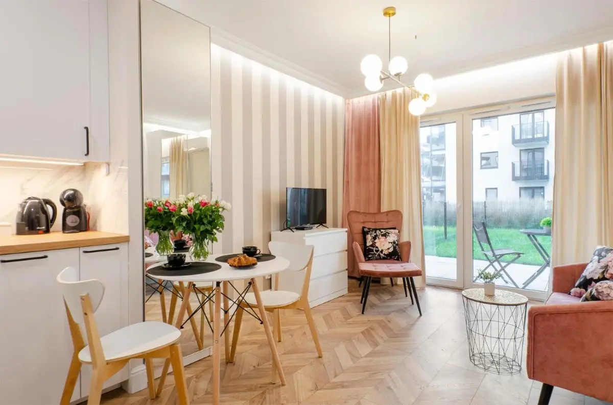 Image 4 of SKY Home- Rose Apartament -Manufaktura, Bezpłatny Parking, Klima, Dostęp na KOD