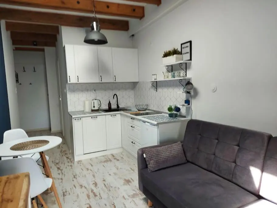 Image of Słoneczna klimatyzowana kawalerka w sercu miasta – Piotrkowska 37