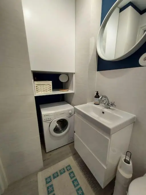 Image 6 of Słoneczna klimatyzowana kawalerka w sercu miasta – Piotrkowska 37