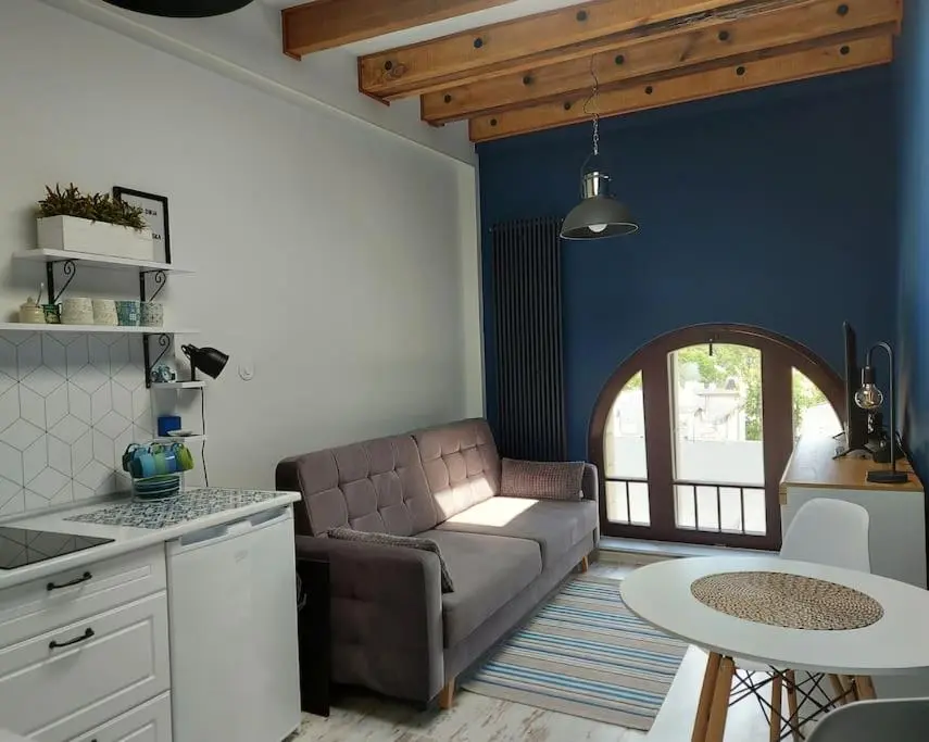 Image 1 of Słoneczna klimatyzowana kawalerka w sercu miasta – Piotrkowska 37