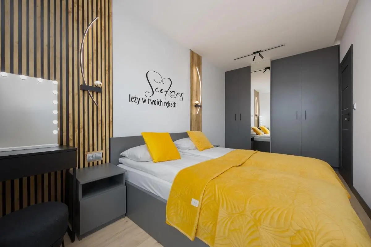 Image 2 of Srebrzyńska Klimatyzowane Apartamenty blisko Manufaktury Parking w Garażu by Renters Prestige