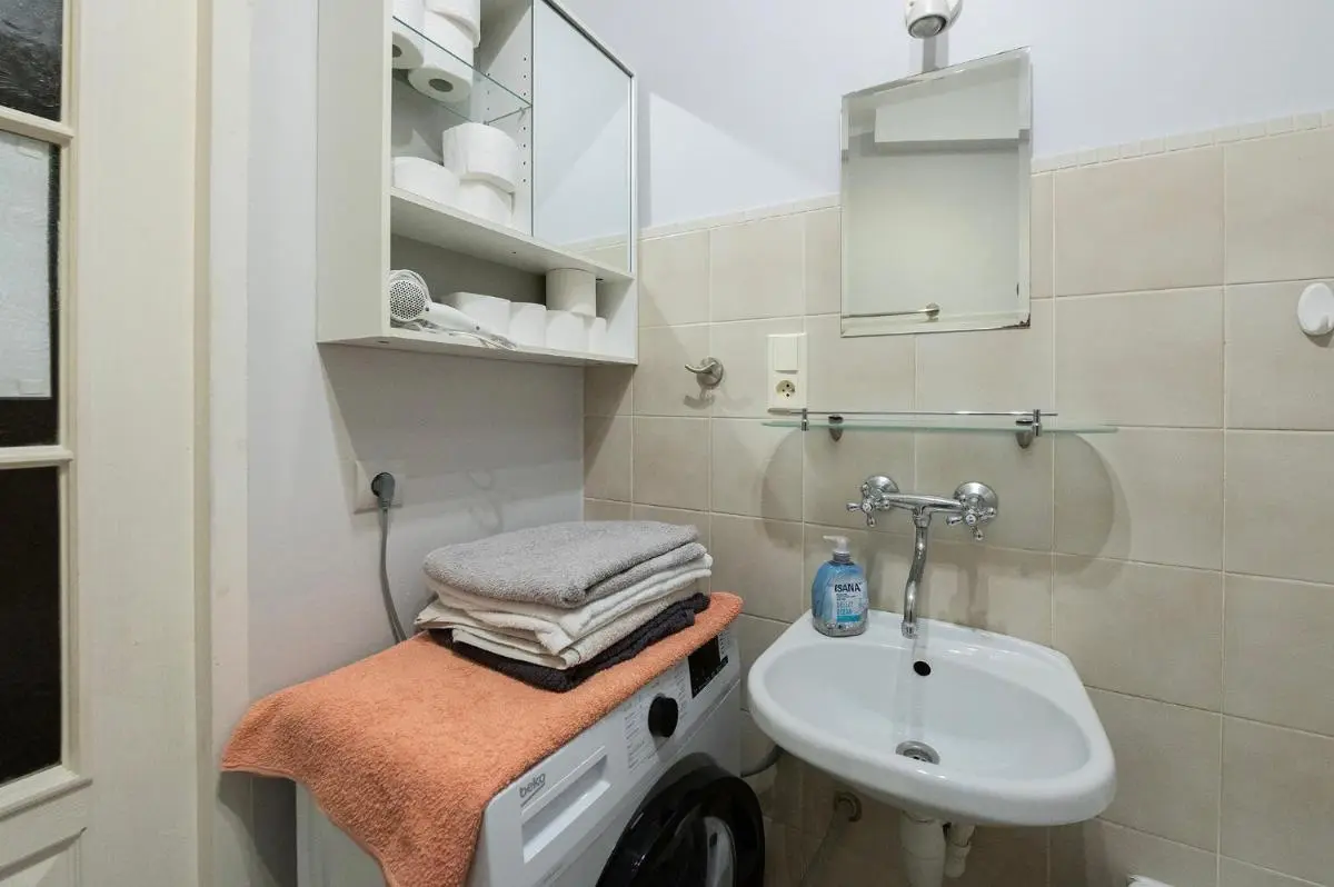 Image 1 of Studio in City Centre Free Parking