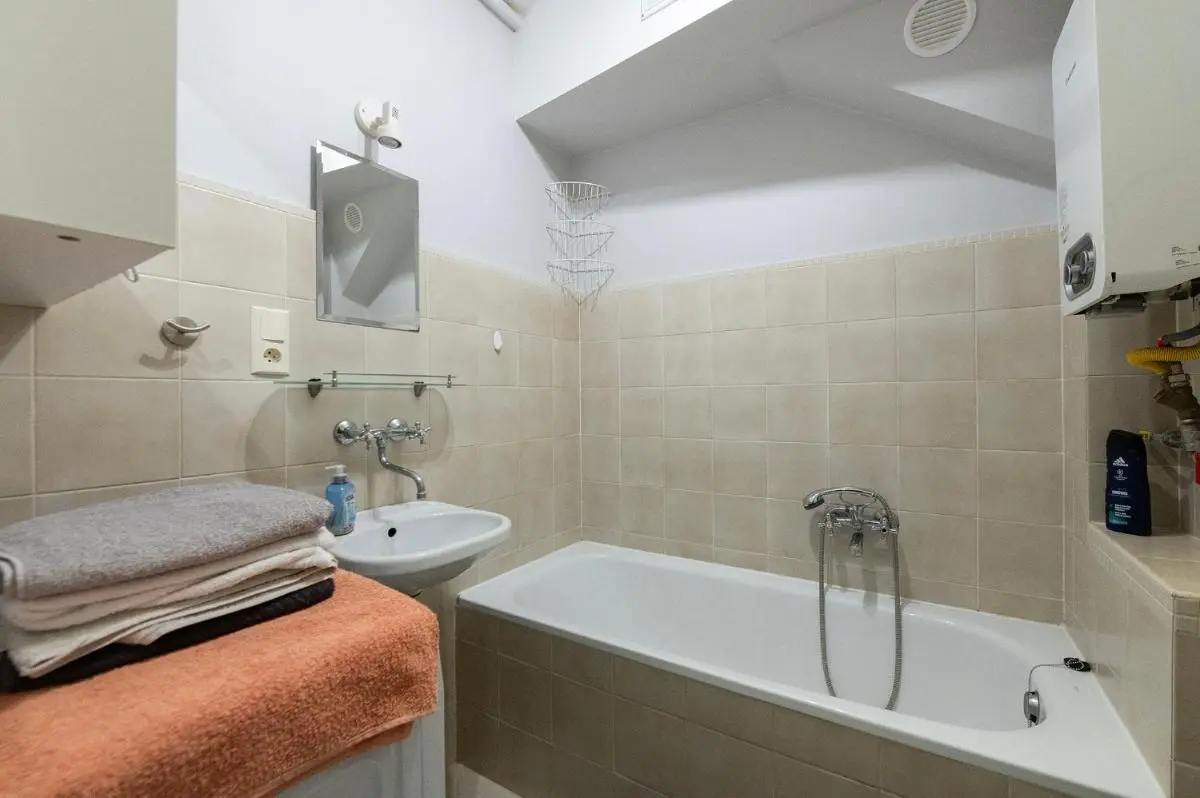 Image 5 of Studio in City Centre Free Parking