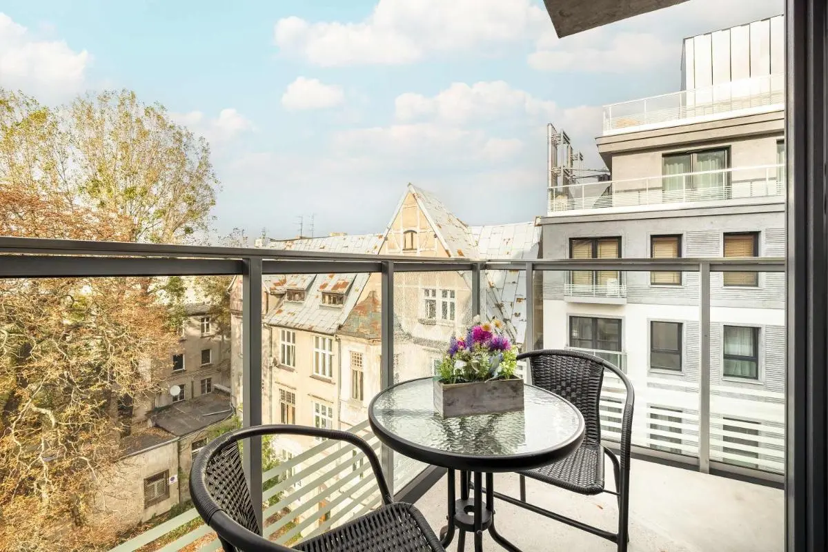 Image 3 of Stylish Apartment with Air Condtioning Łódź by Renters Prestige