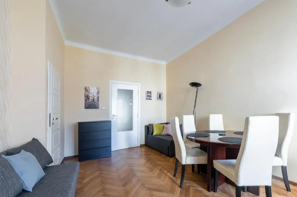 Image of The Essence of Lodz (3) 15ppl Free Parking