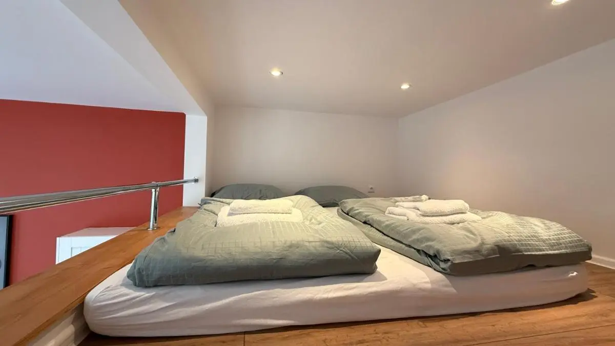 Image 1 of Tuwima Apart Red by DreamAp