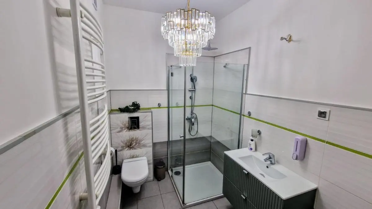 Image 2 of University District&City Gateaway FREE PARKING!