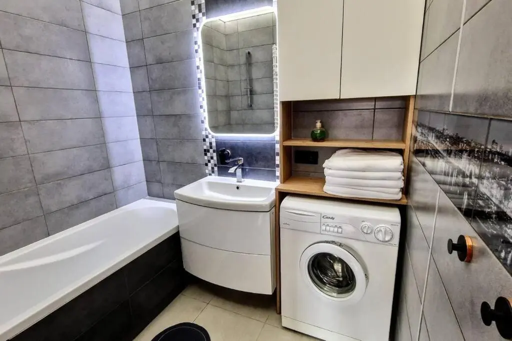 Image 2 of UrbanOasis8thFloor-Airport-AtlasArena-Orientarium