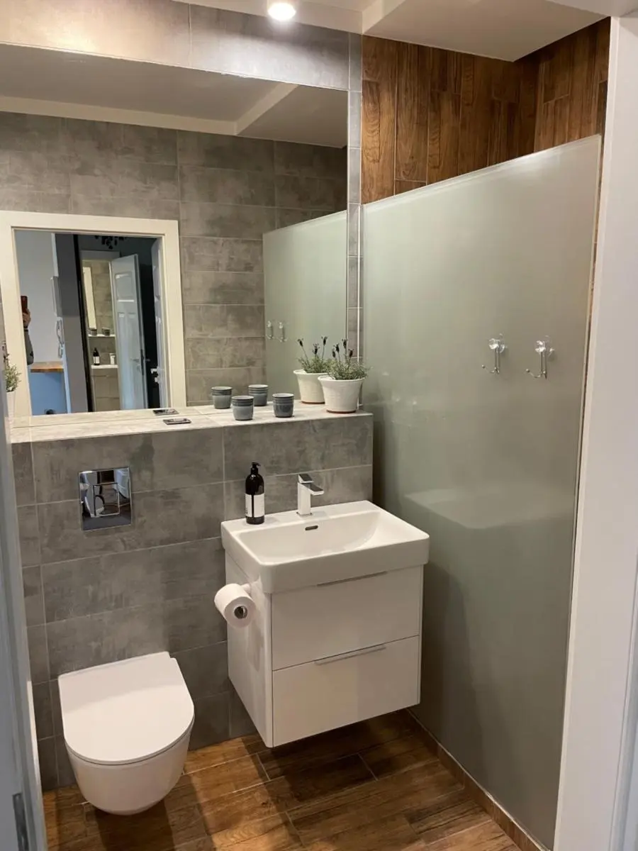 Image 2 of Uroczy apartament – Mackiewicza 5, Parking, Netflix