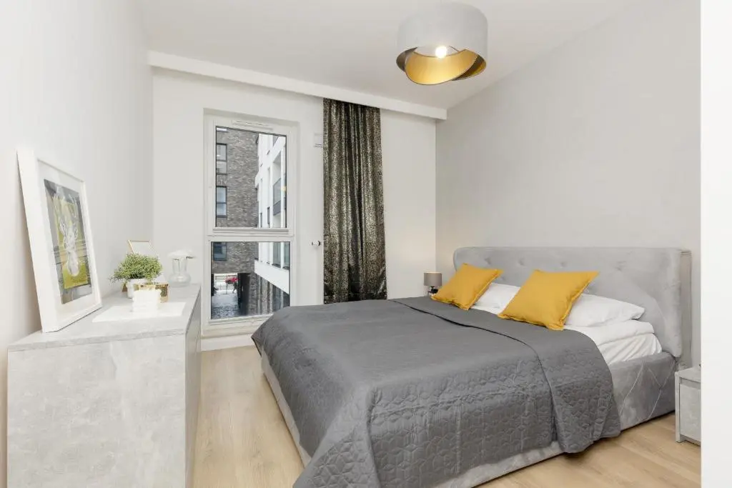 Image of White & Gold Marble Apartment Łódź Fabryczna by Noclegi Renters