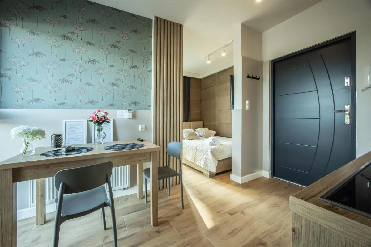 Image 1 of WiguryTower Garden 208′