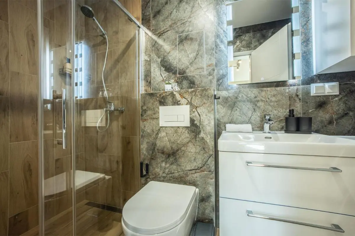 Image 2 of WiguryTower Garden 209′