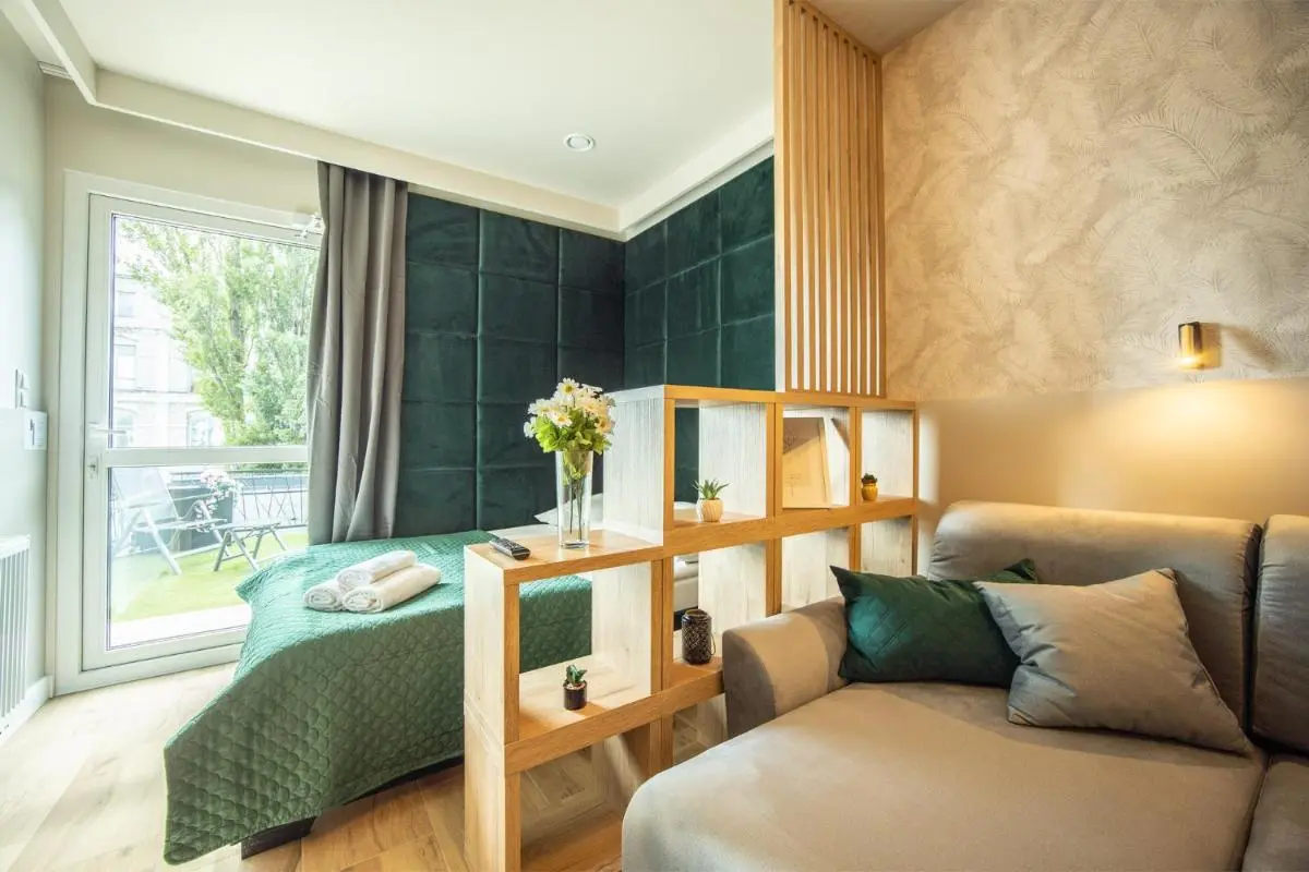 Image 5 of WiguryTower Garden 210′