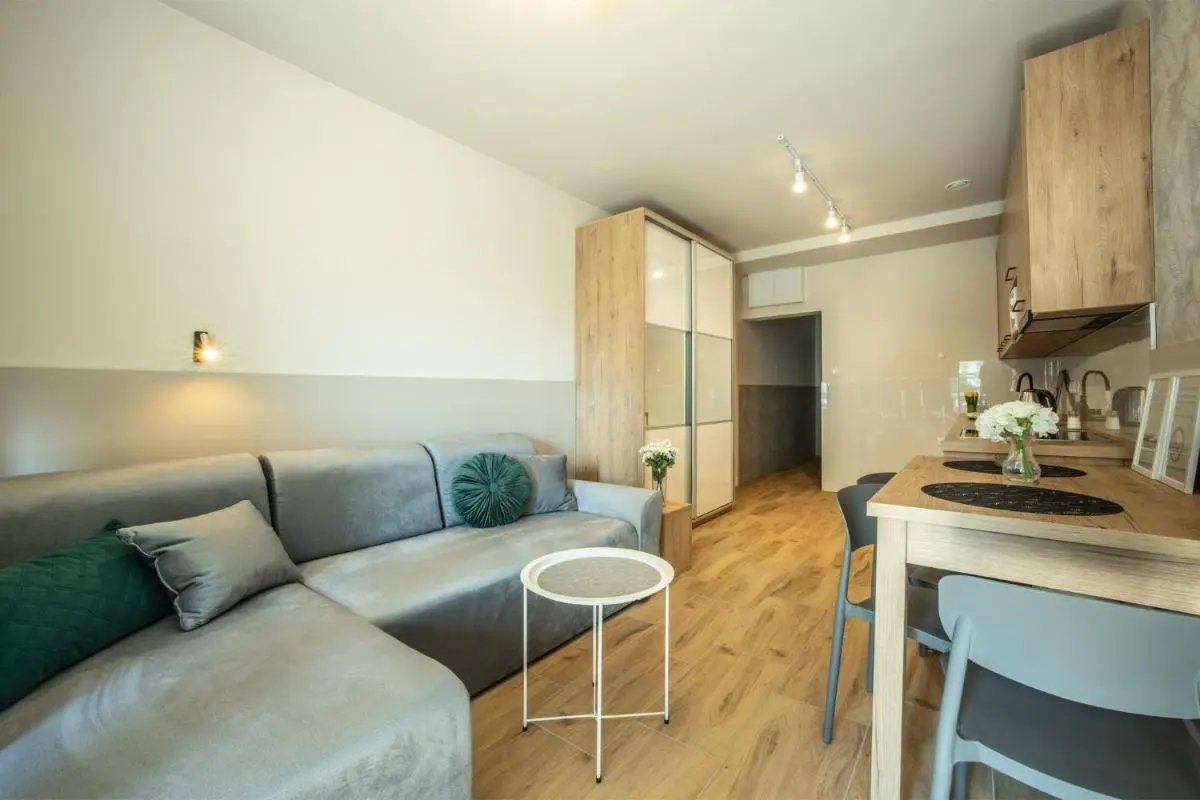 Image 5 of WiguryTower Garden 211′