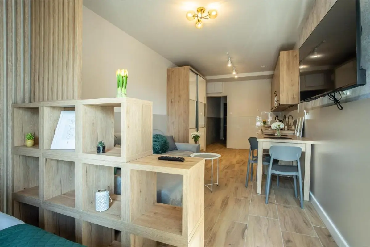 Image 6 of WiguryTower Garden 211′