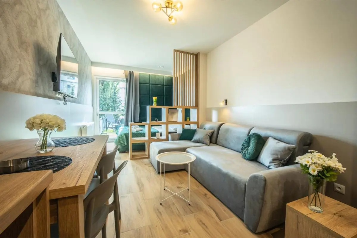 Image 1 of WiguryTower Garden 211′