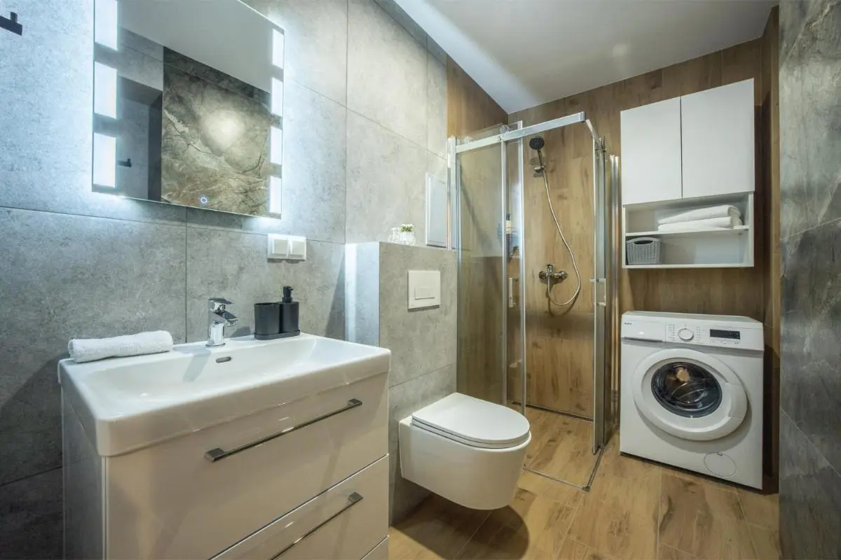 Image 2 of WiguryTower Garden 211′