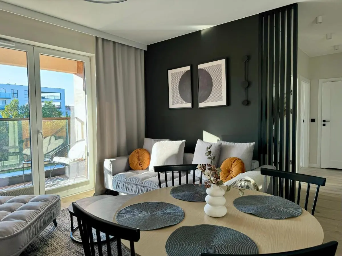 Image 1 of Wings&Dreams Apartments – Atlas Arena, ZOO, lotnisko, parking, winda, balkon